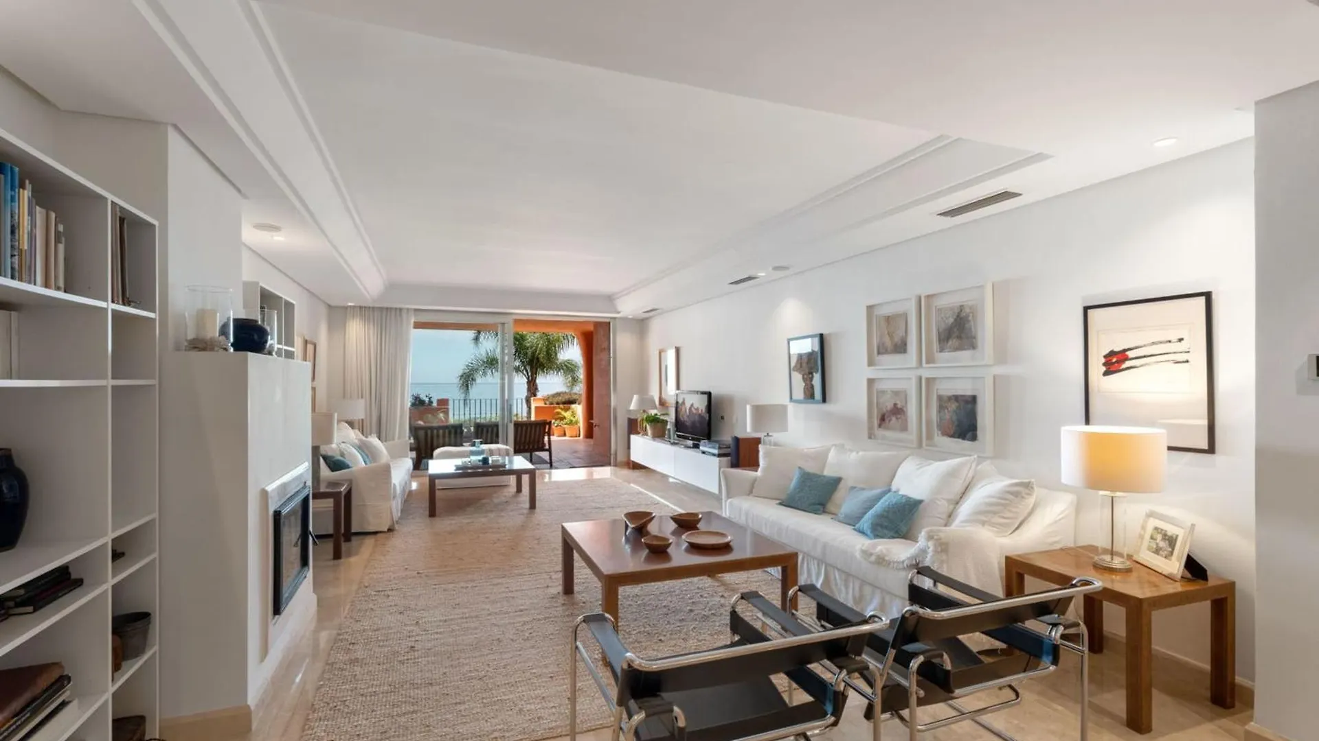 Exclusive 1 Line Beach Apartment In Marbella With Panoramic Views إسبانيا