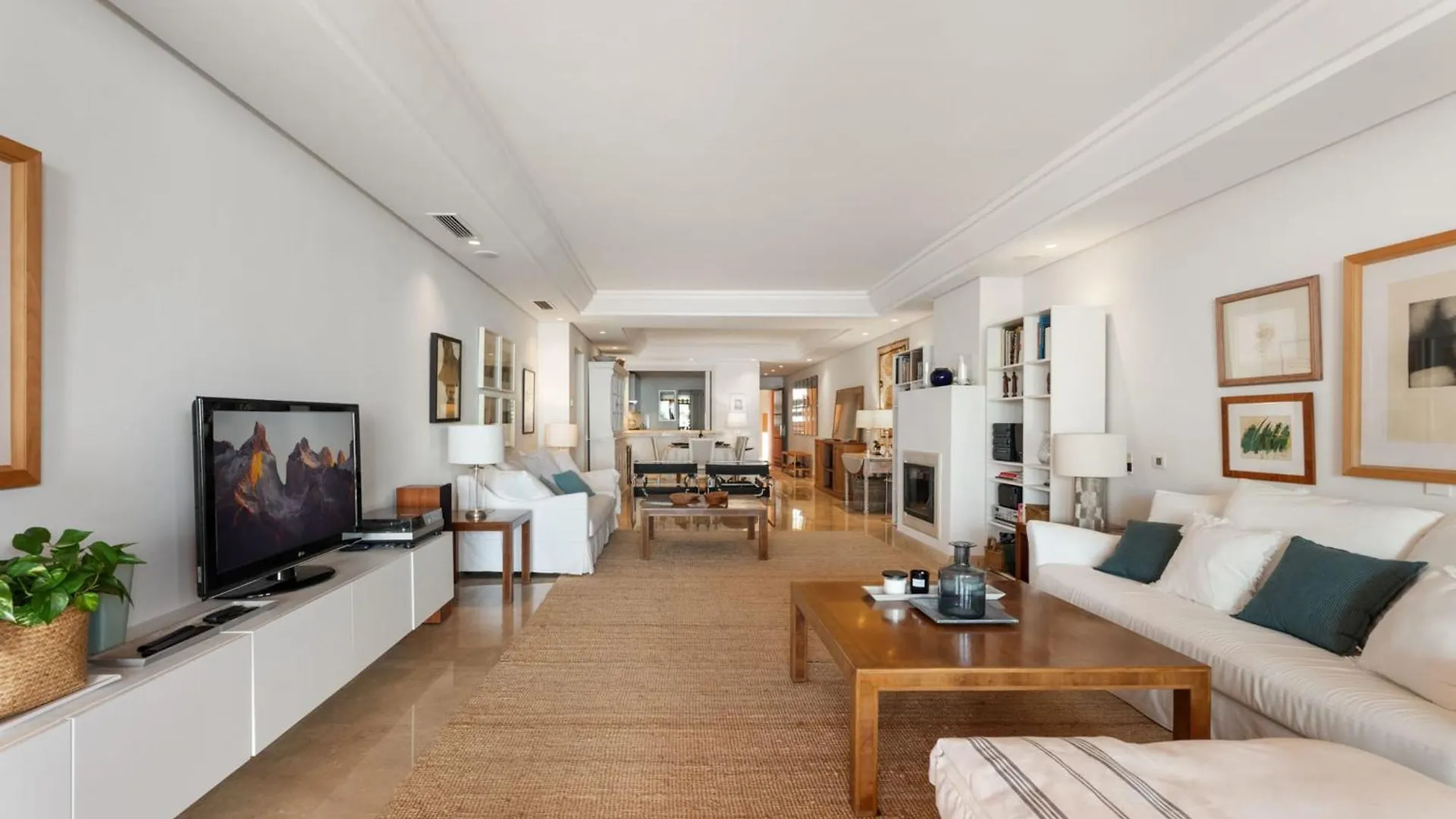 Exclusive 1 Line Beach Apartment In Marbella With Panoramic Views 0*,  إسبانيا