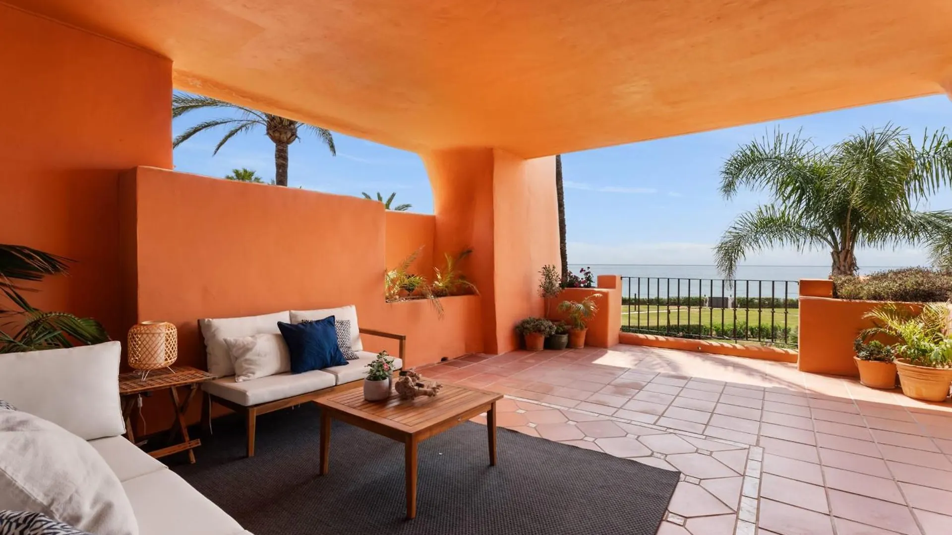 Exclusive 1 Line Beach Apartment In Marbella With Panoramic Views