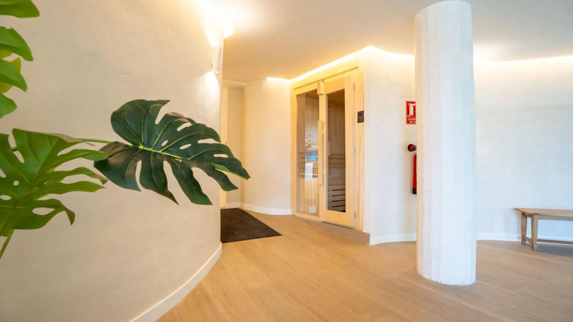 Exclusive 1 Line Beach Apartment In Marbella With Panoramic Views إسبانيا