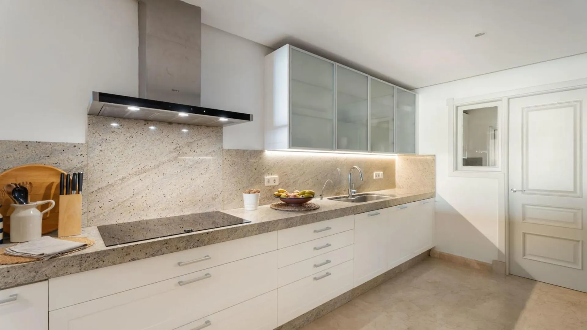Exclusive 1 Line Beach Apartment In Marbella With Panoramic Views