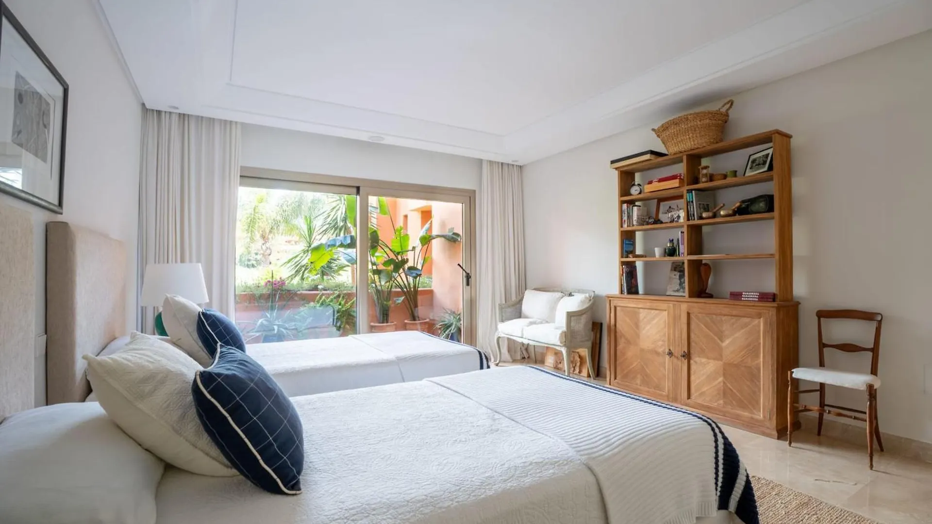 Exclusive 1 Line Beach Apartment In Marbella With Panoramic Views