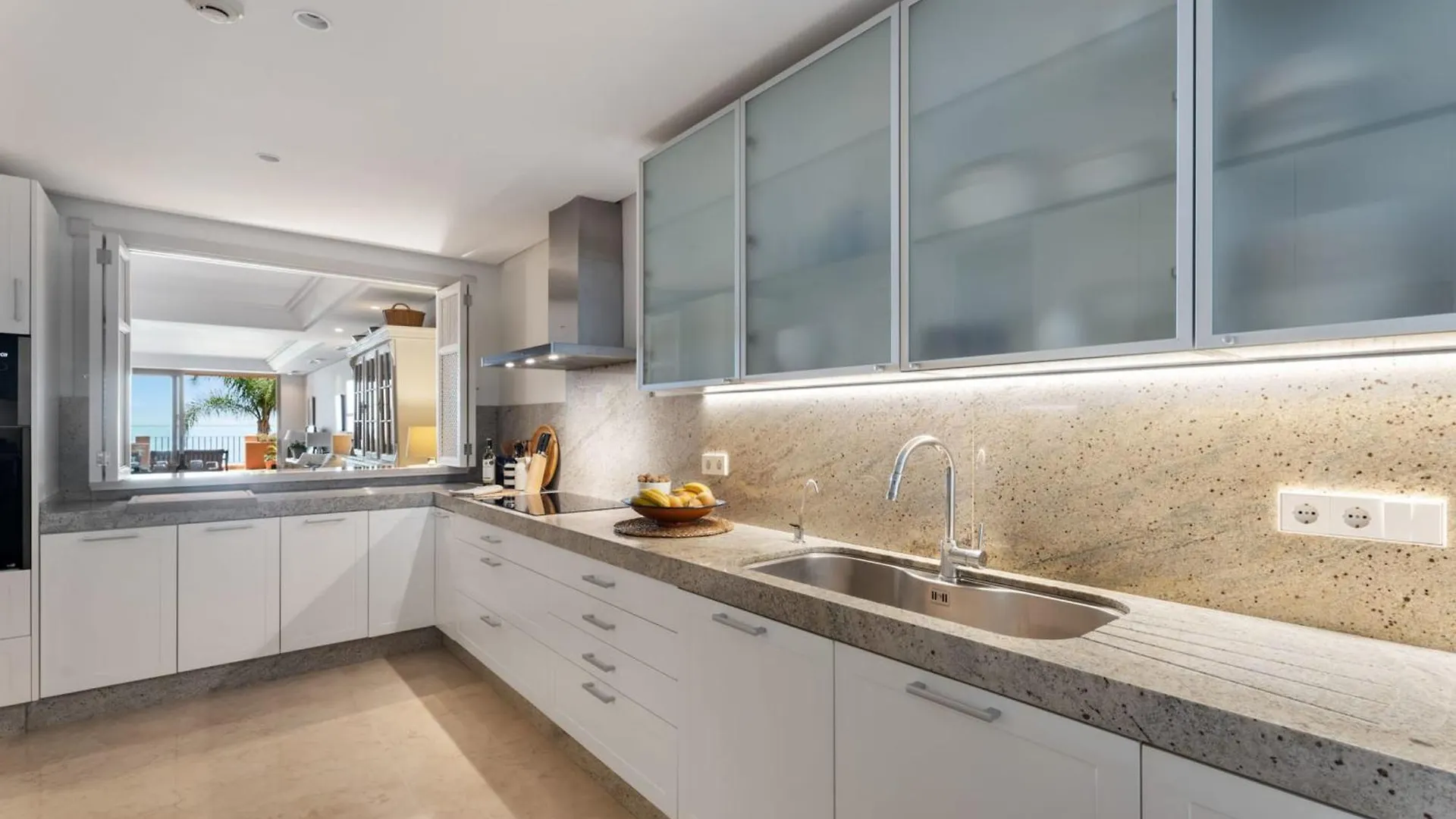 Exclusive 1 Line Beach Apartment In Marbella With Panoramic Views